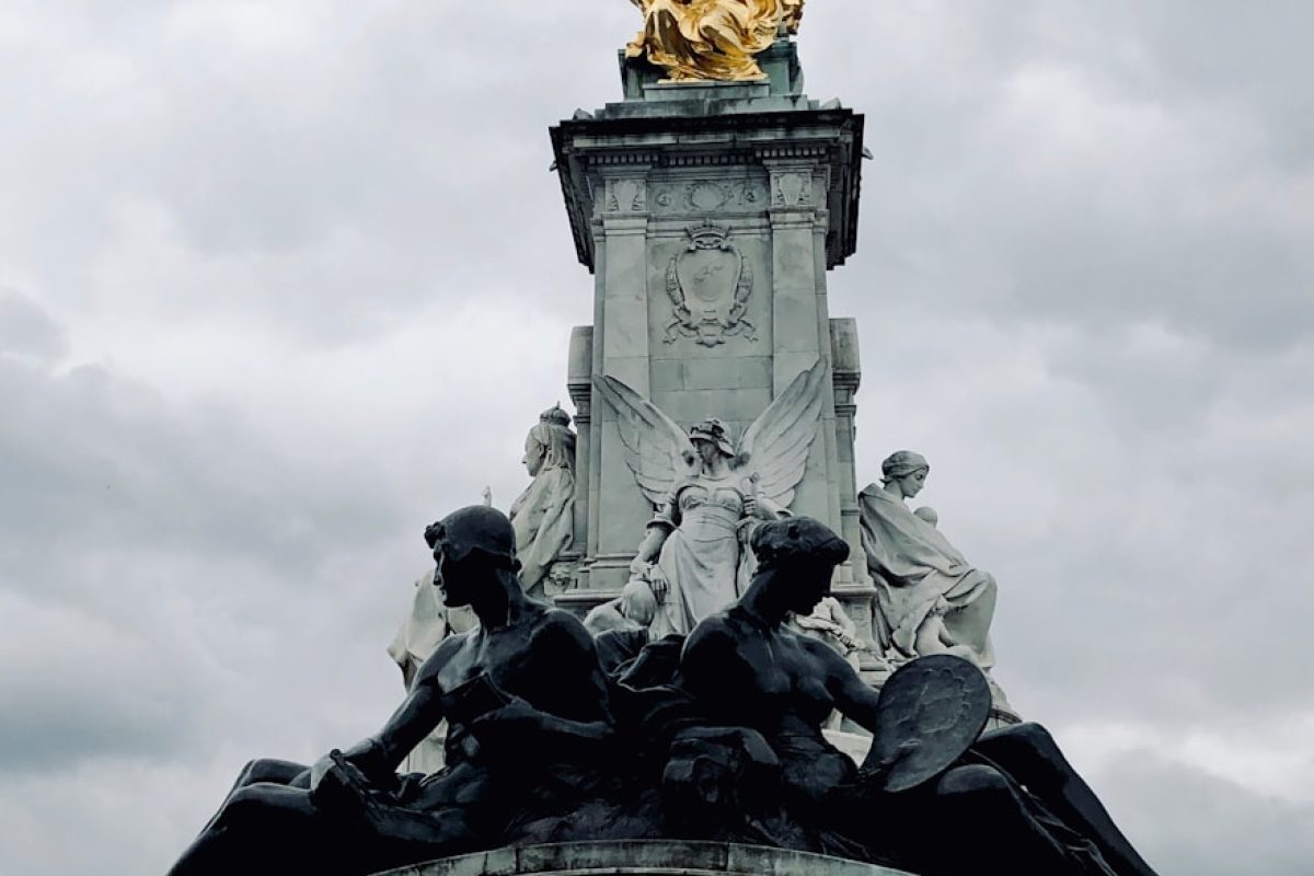 close-up photography of human statue during daytime
