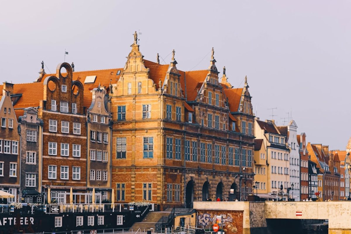 brown concrete building